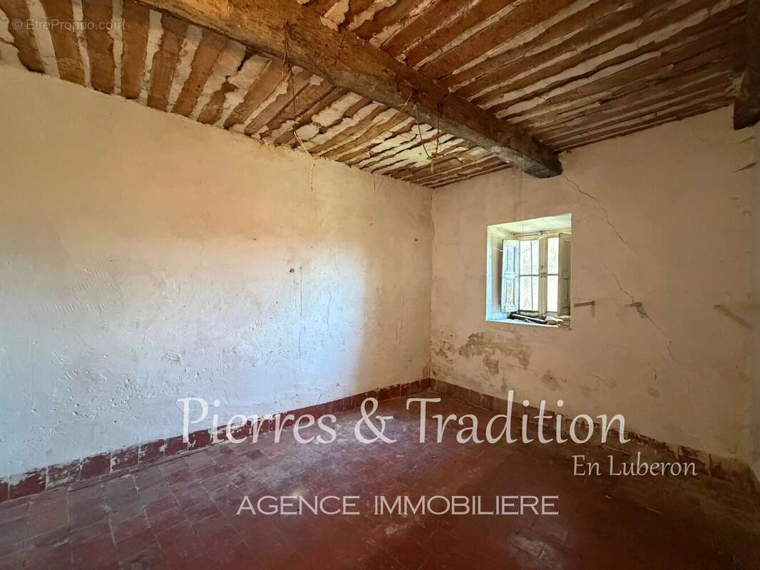 Luberon, maison de village à rénover à Castellet - photo 8