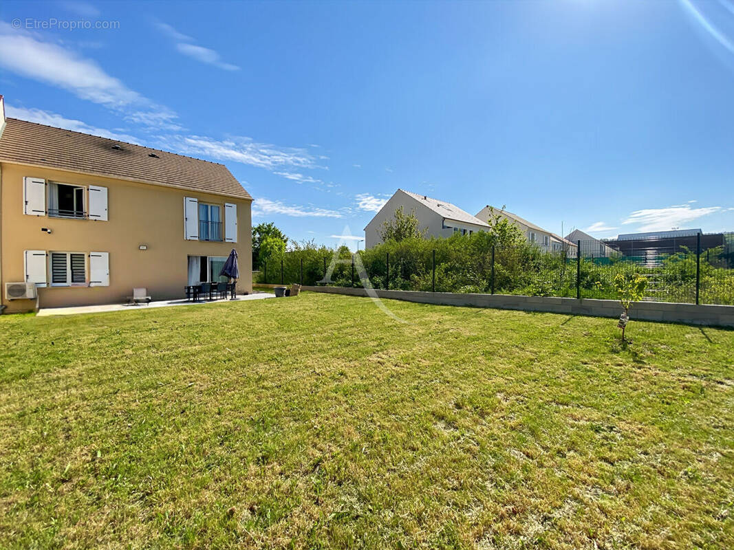 Maison à JOUY-LE-MOUTIER
