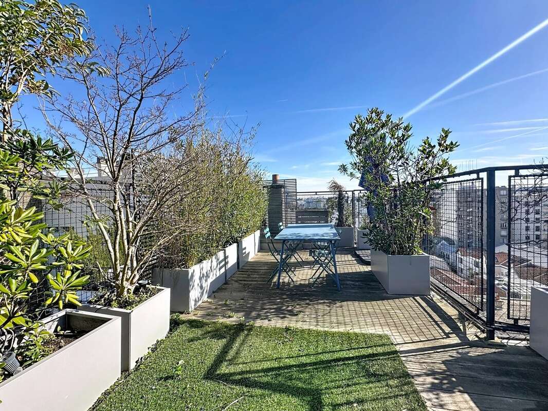 Appartement à PARIS-16E