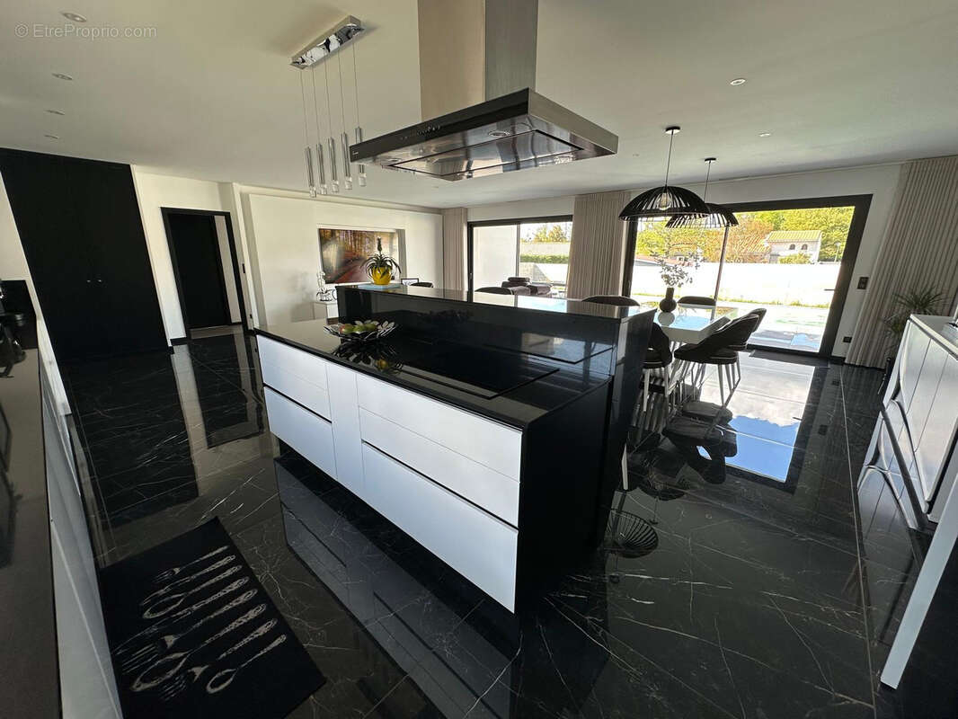 Maison à CAMBLANES-ET-MEYNAC