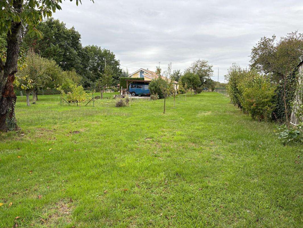 Maison à SAINT-SEURIN-DE-PRATS