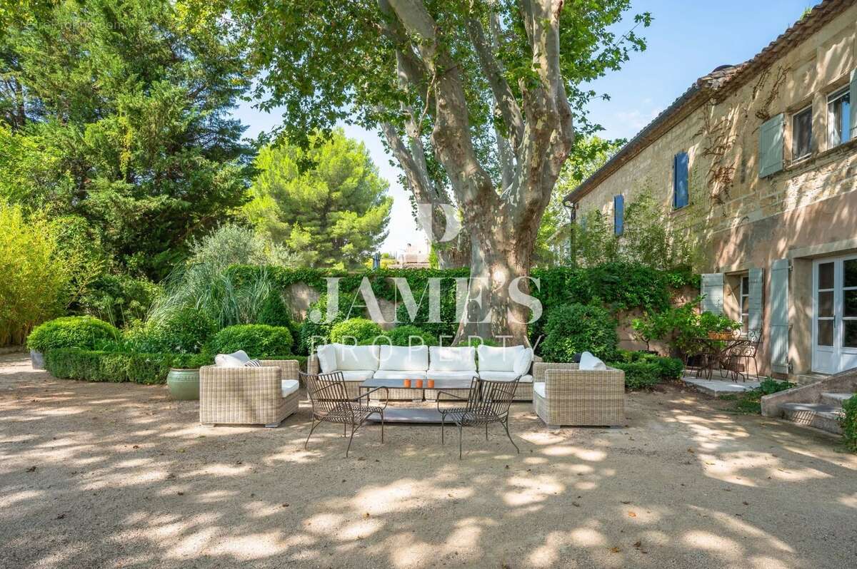 Maison 254 m² à Paradou  - photo 8