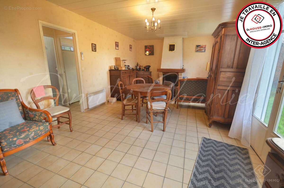 Maison à VENDAYS-MONTALIVET