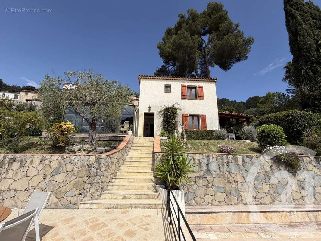 Maison à LA ROQUETTE-SUR-SIAGNE