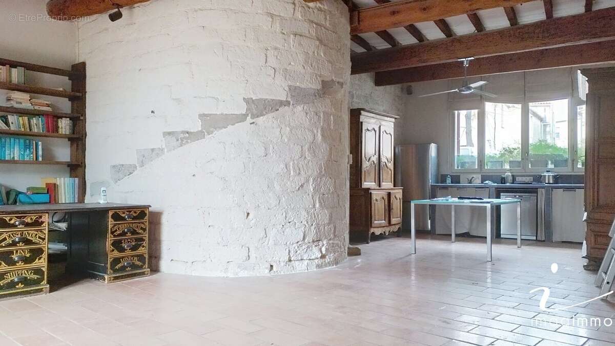 Maison à VIC-LA-GARDIOLE