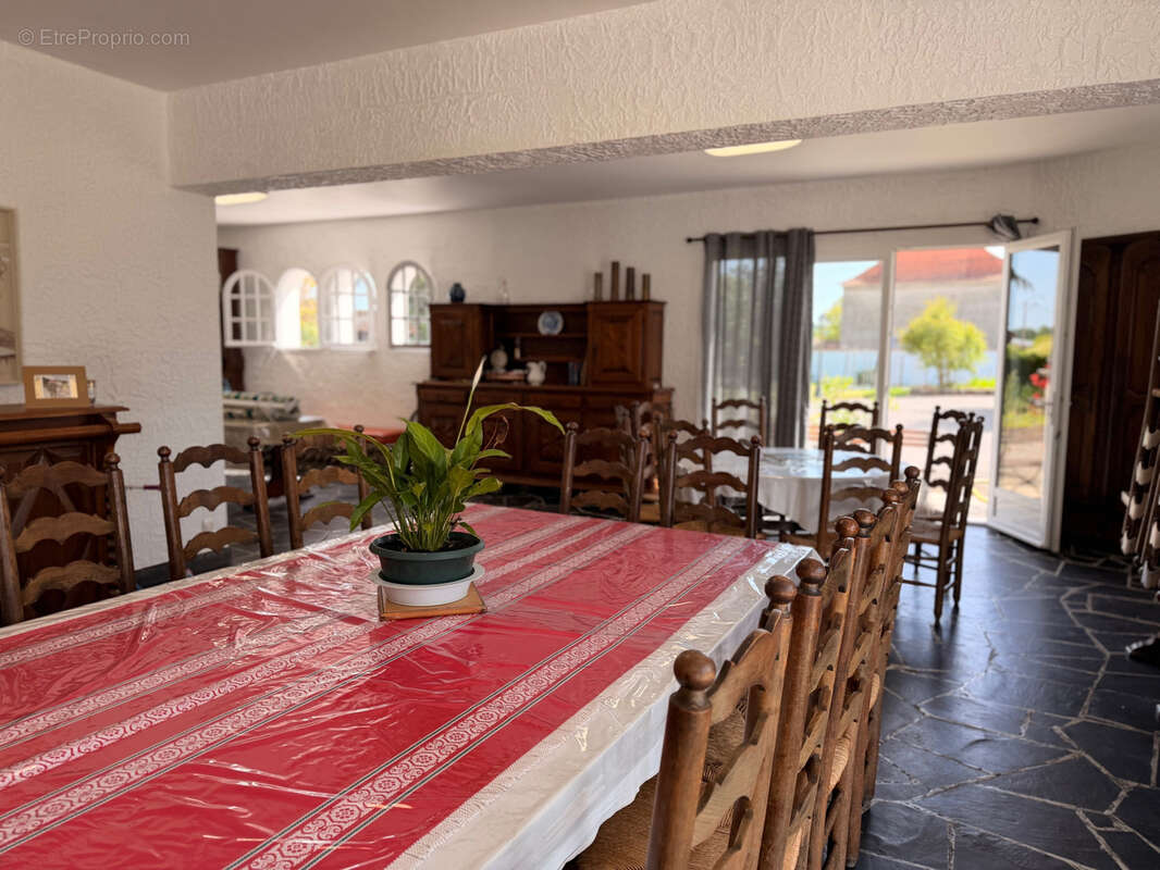Maison à CHIS