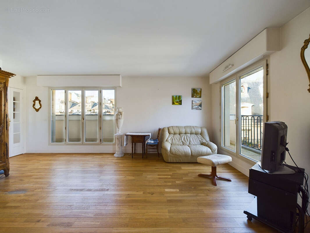 Appartement à PARIS-17E