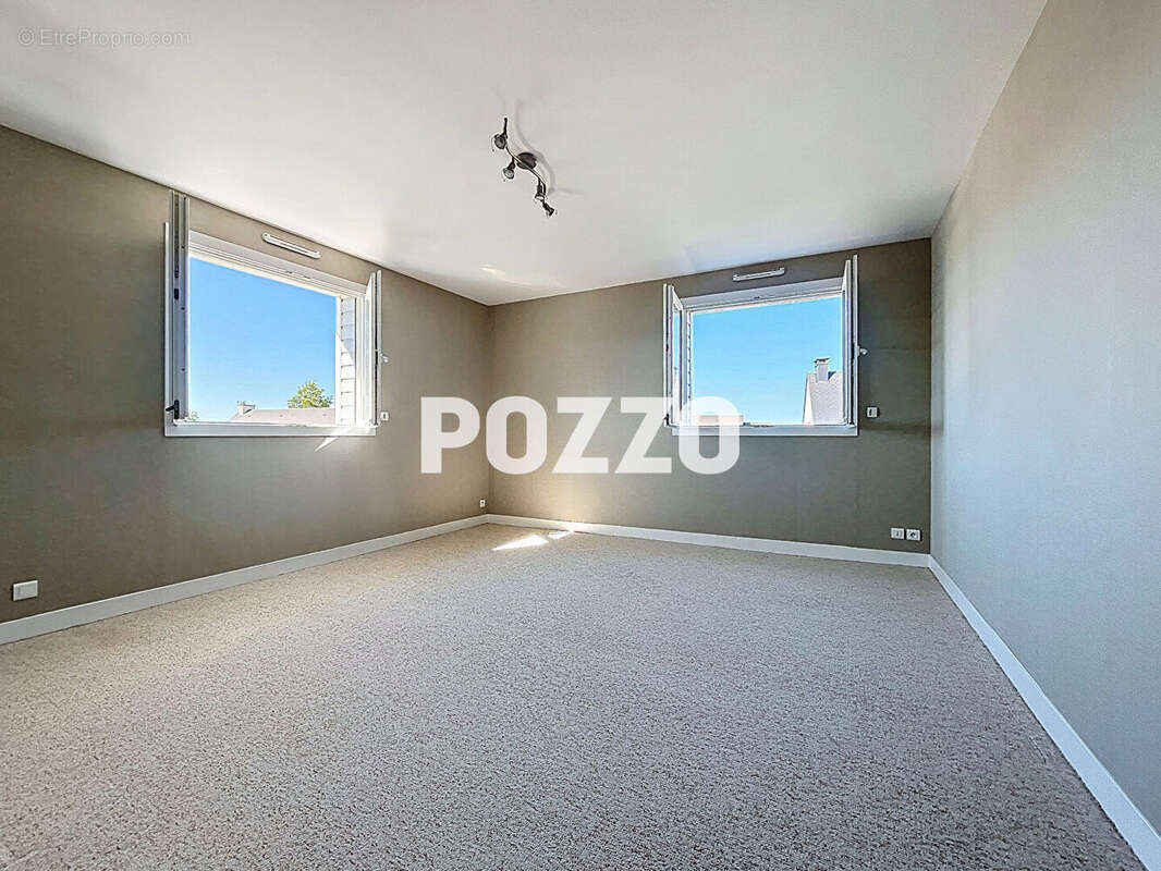 Maison à SAINT-PLANCHERS