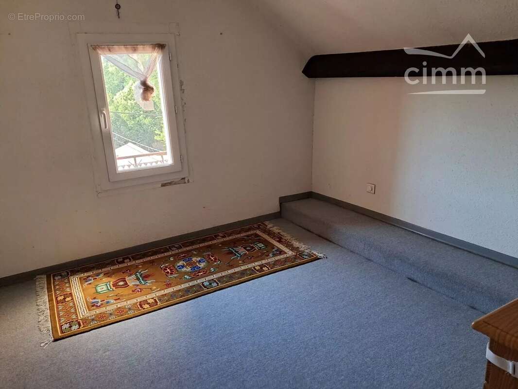 A vendre maison de village avec cour, terrasse et garage - photo 6