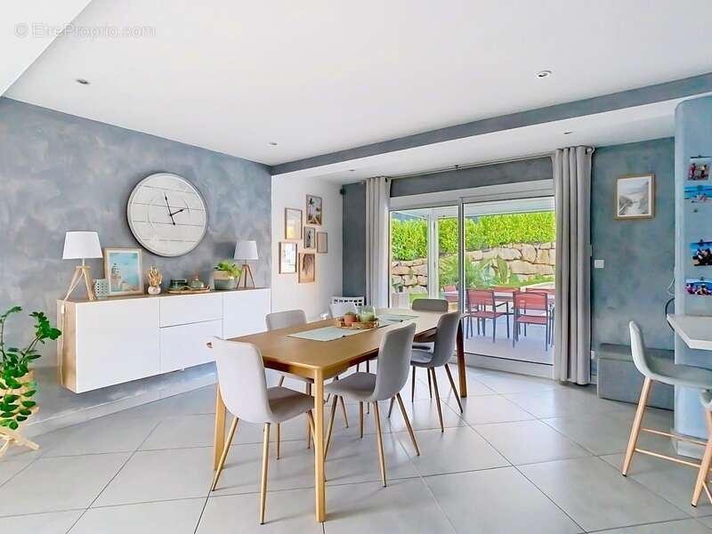 Maison à MONNETIER-MORNEX