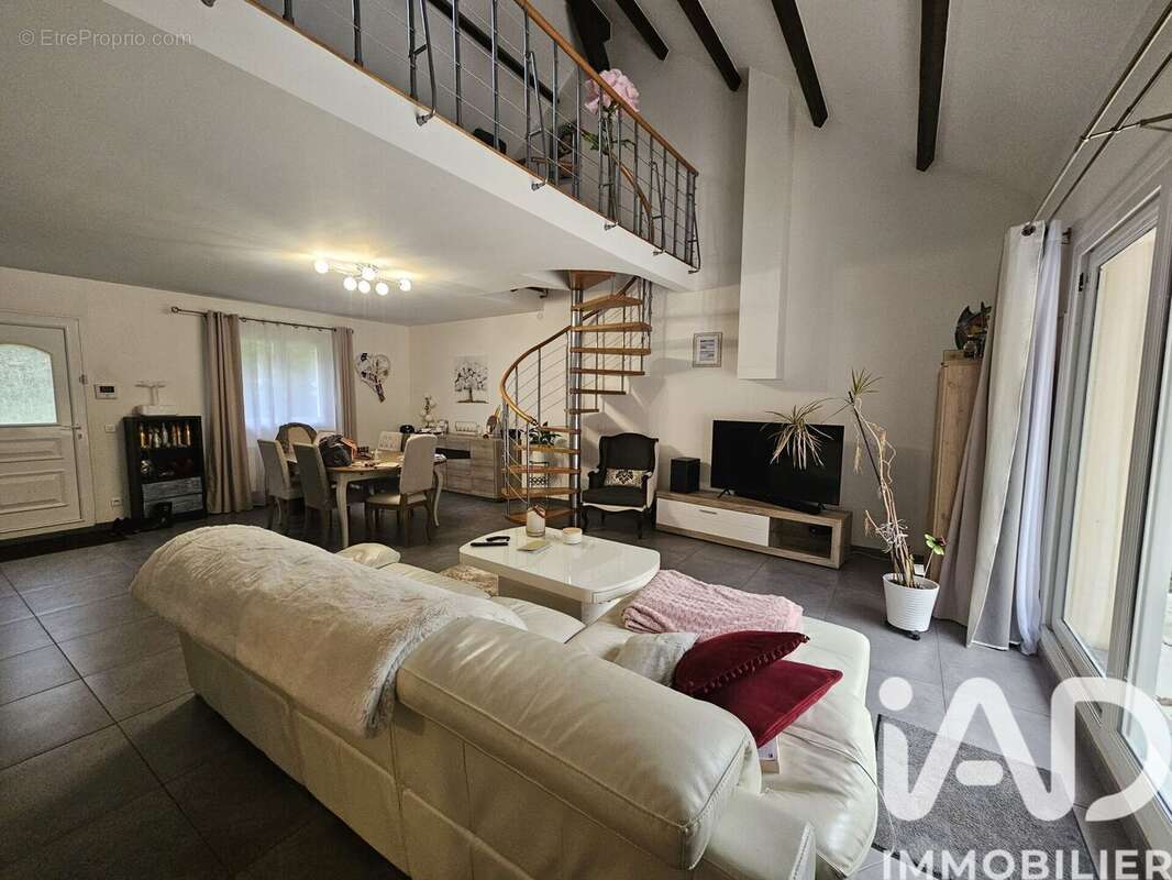 Photo 3 - Maison à SAINT-CYR-SUR-MORIN