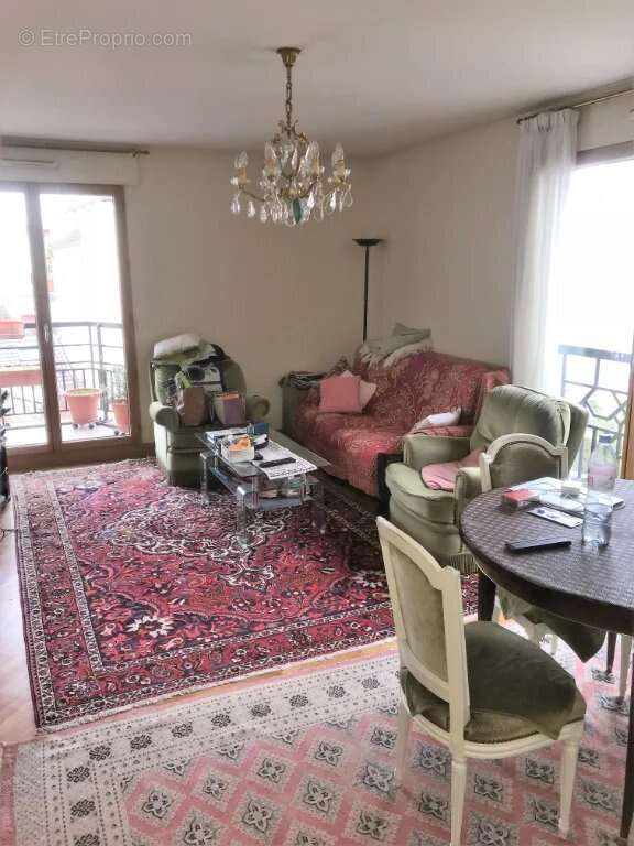 Appartement à CHARENTON-LE-PONT