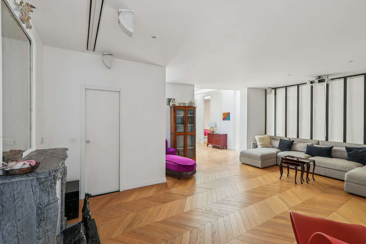 Appartement à PARIS-17E