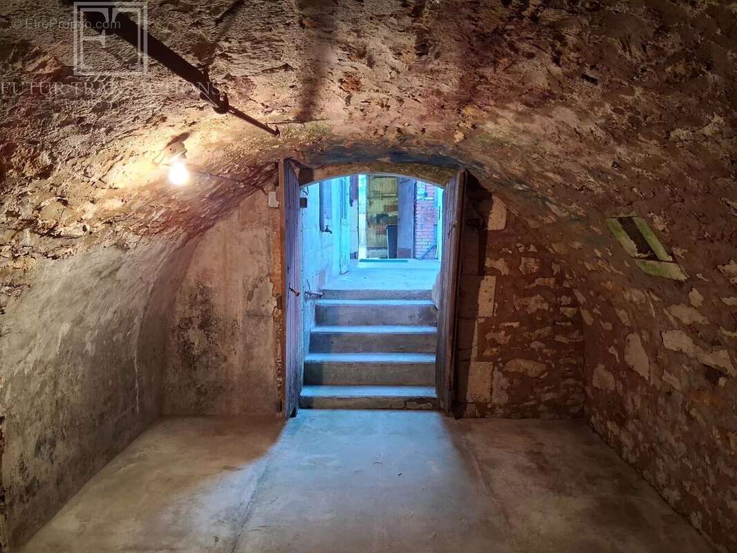 Maison à JAVERLHAC-ET-LA-CHAPELLE-SAINT-ROBERT