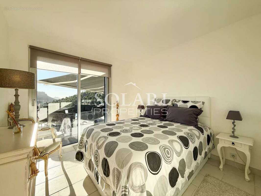 Maison à MANDELIEU-LA-NAPOULE