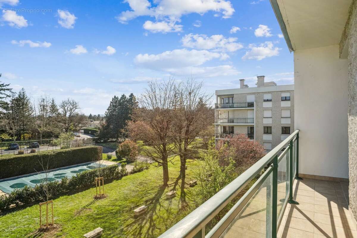 Appartement à CHARBONNIERES-LES-BAINS