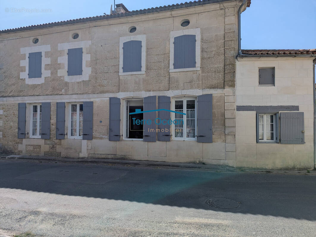 Maison à RIOUX