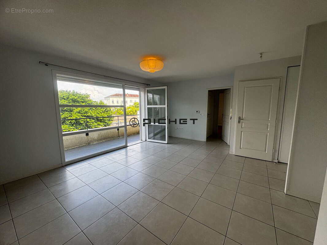 Appartement à VILLENAVE-D&#039;ORNON