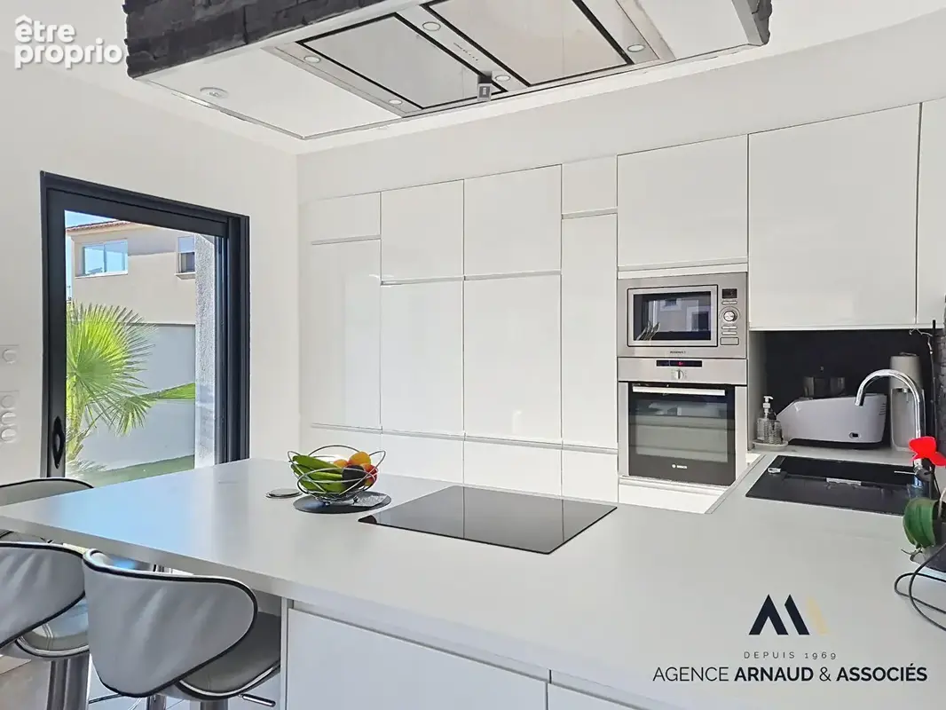 Saint-cyr-sur-mer - superbe maison contemporaine de plain-pied de 132 m² avec piscine - photo 6