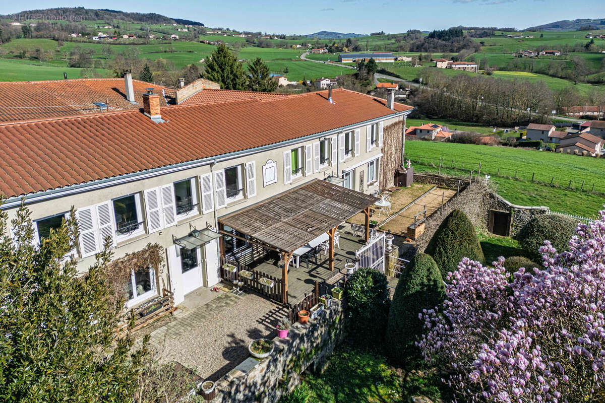 Maison à SAINT-SYMPHORIEN-SUR-COISE