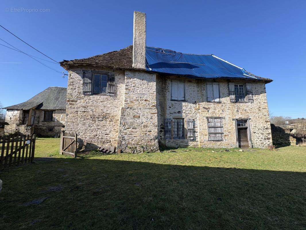 Maison à SALON-LA-TOUR