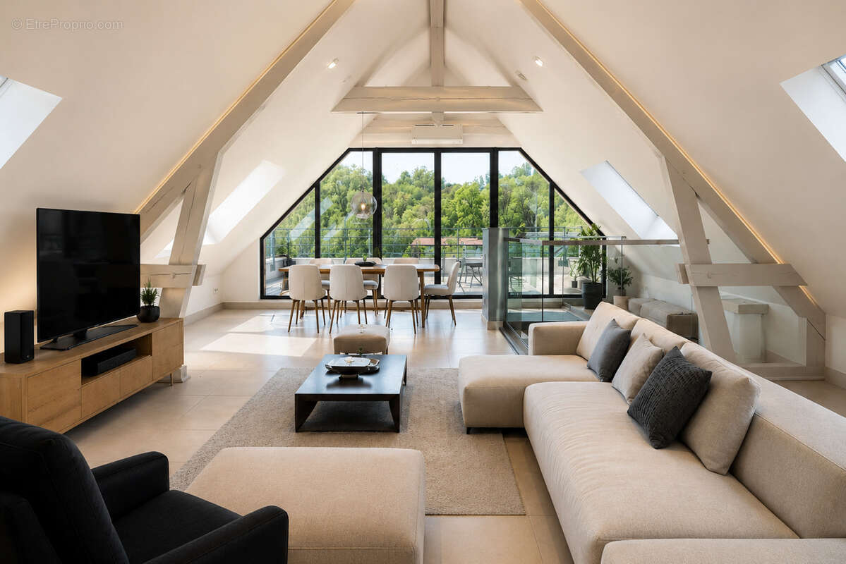 Appartement à CHATEL-SAINT-GERMAIN