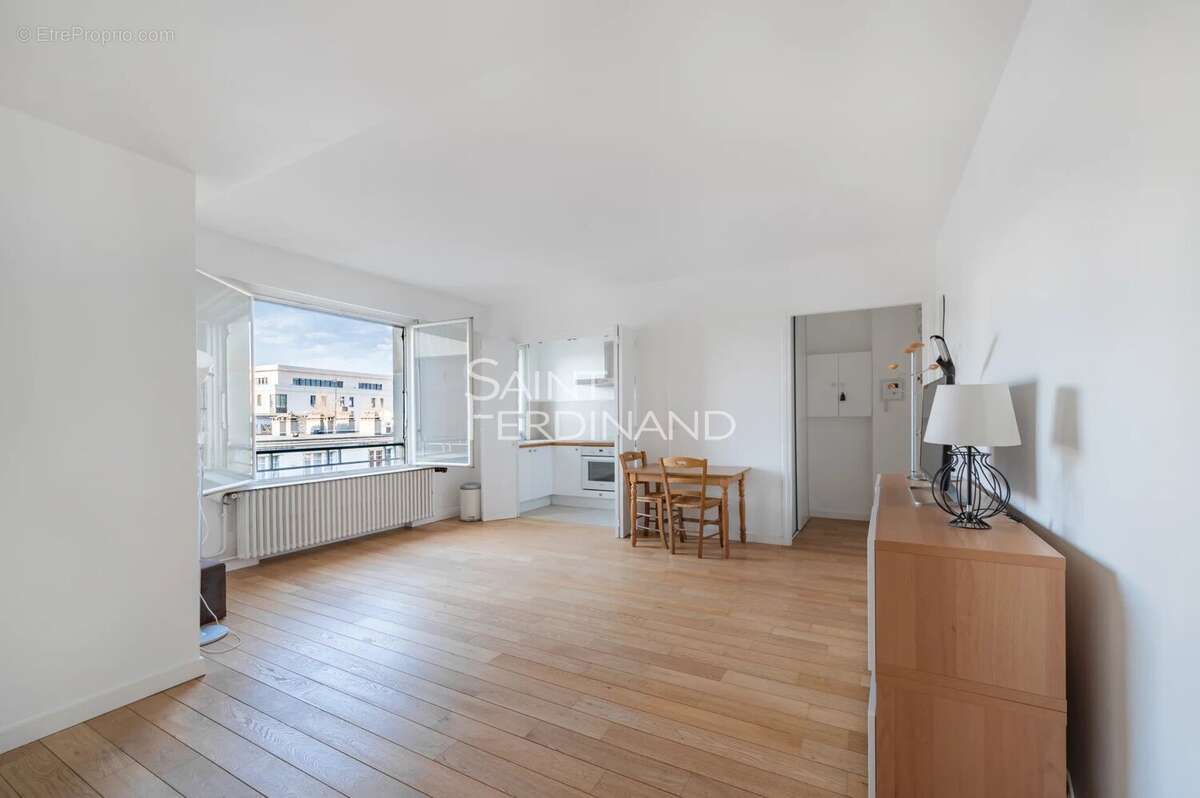 Appartement à NEUILLY-SUR-SEINE