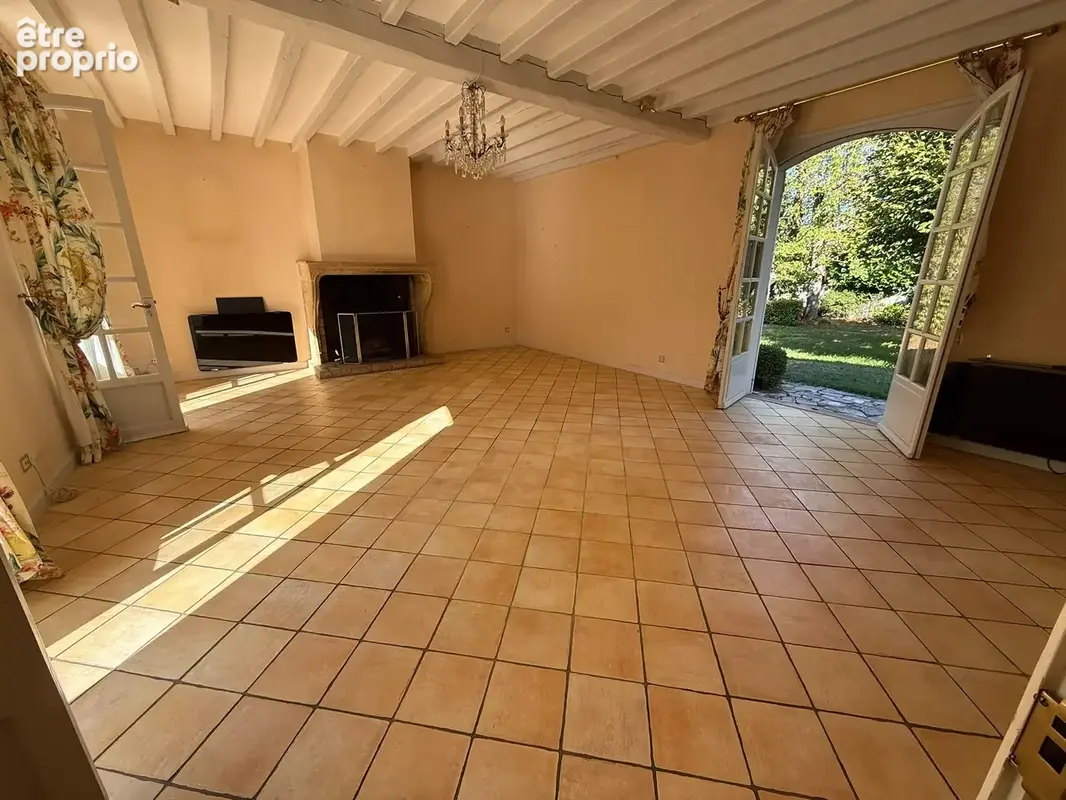 Dans un quartier prisé villa de 210 m2 dans un parc de 2000m2 - photo 6