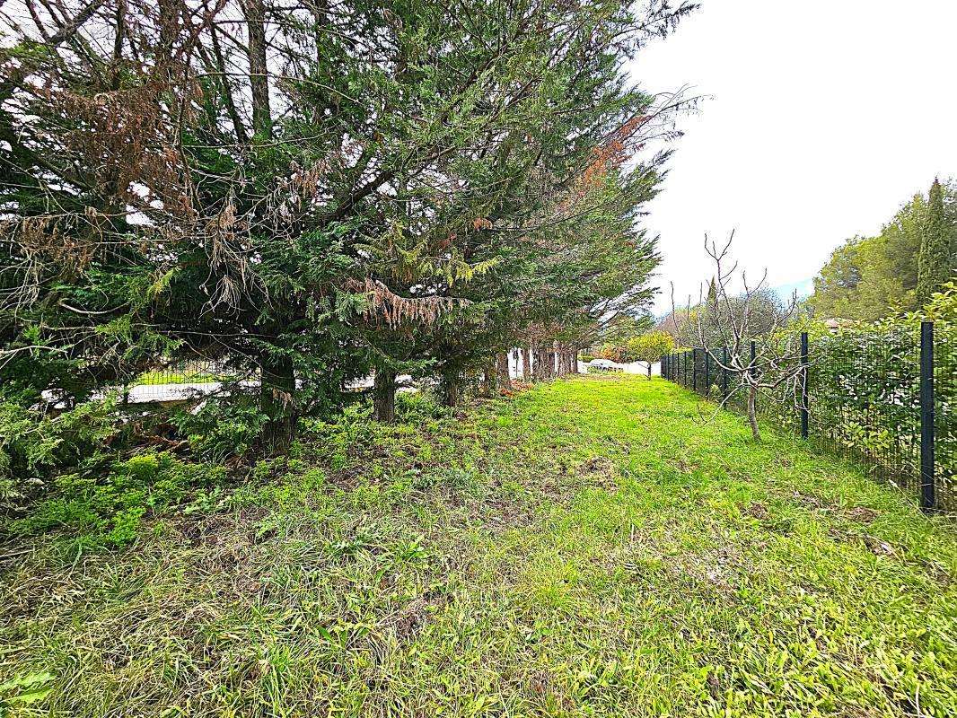 Terrain à SAINT-CLEMENT-DE-RIVIERE