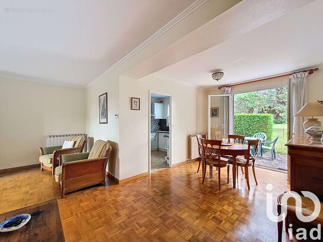 Photo 2 - Maison à LE MESNIL-SAINT-DENIS