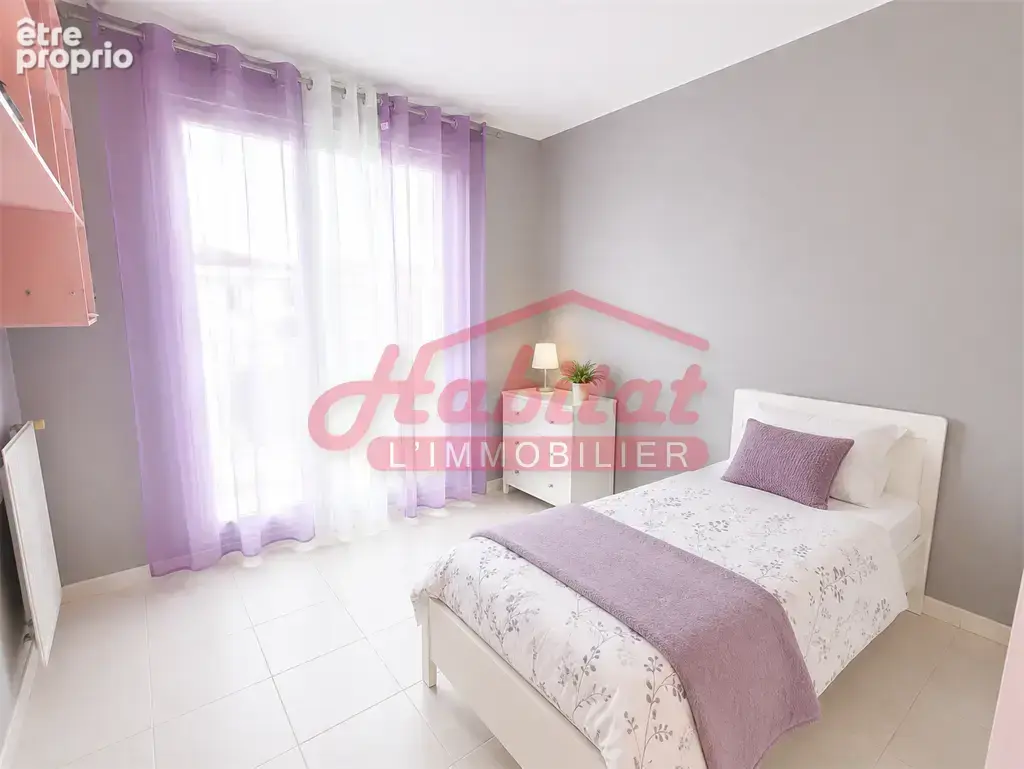 CHELLES - Appartement T4 avec 2 Chambres- Cave - Parkings - photo 5