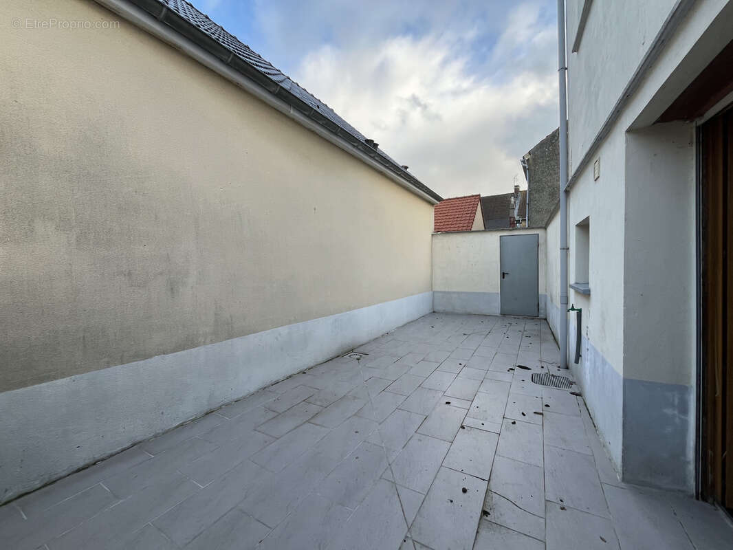 Maison de village avec terrasse, grand garage et potentiel d’extension - photo 9