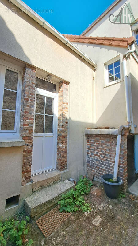 Maison à PONT-SUR-YONNE