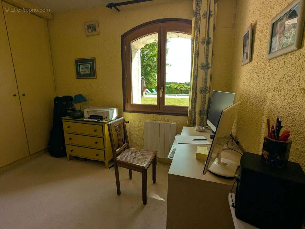 Photo 8