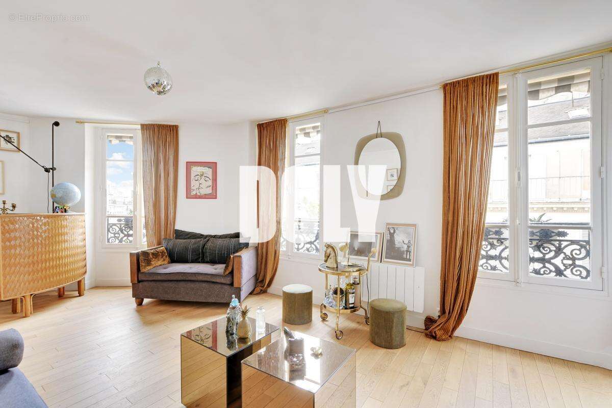 Appartement à PARIS-1E
