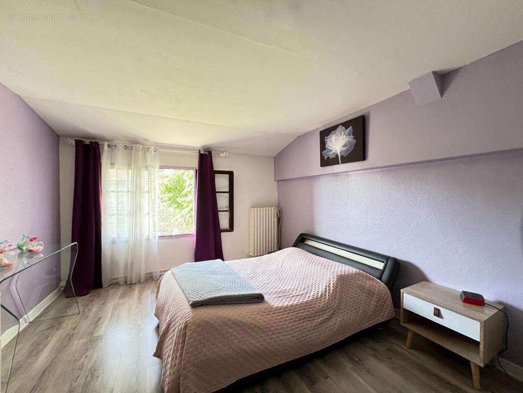 Corps de ferme avec grange et jardin clos -165 m² - Aubiat - Fort potentiel - photo 11