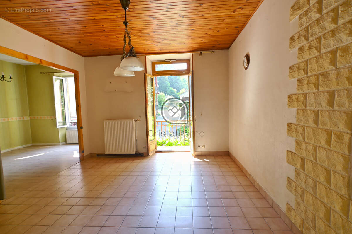 Exclusivité - Appartement 3 pièces avec balcon, cave, cellier et jardin privatif sur Domene. - photo 4