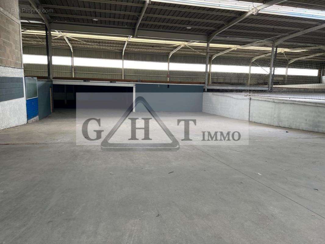 Commerce à LA VILLE-DU-BOIS