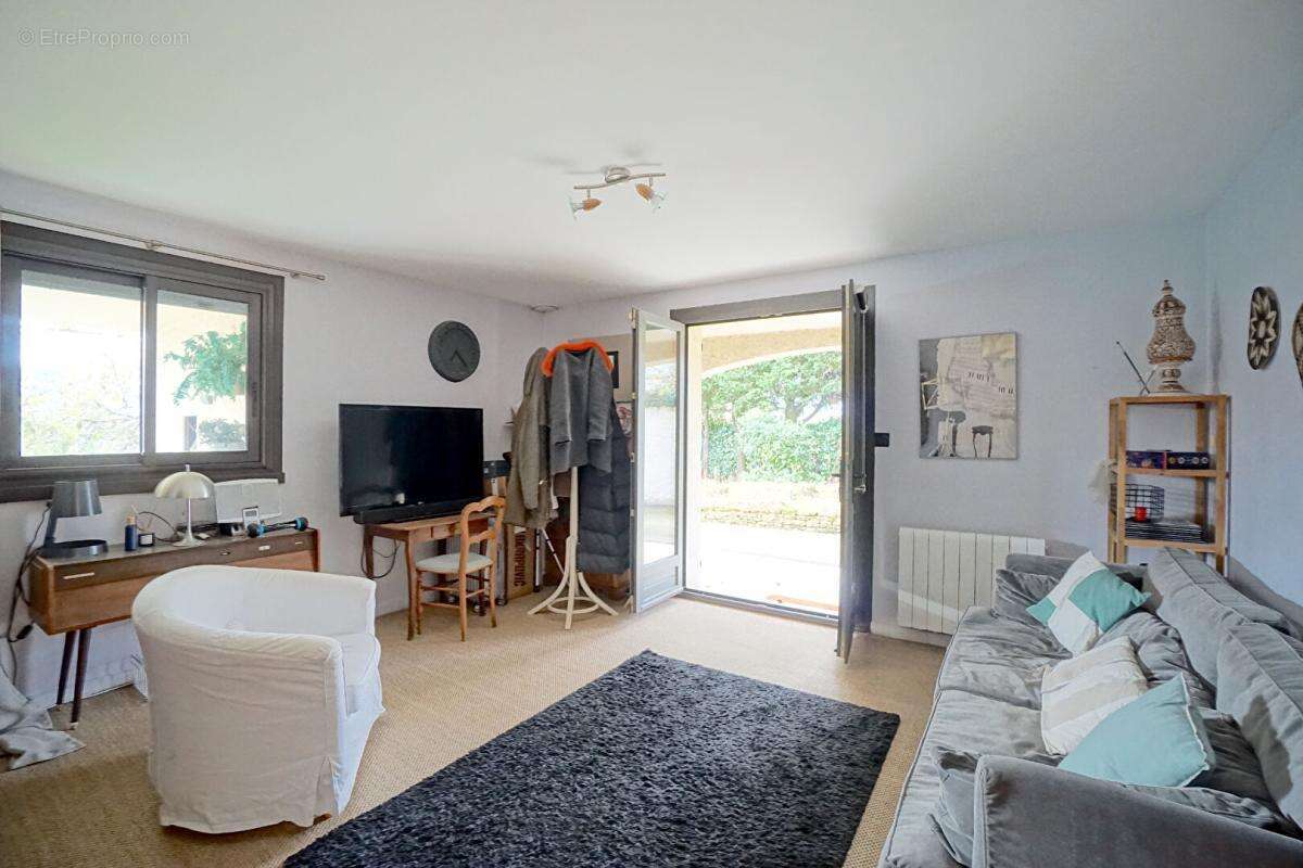 Maison à LA TOUR-DE-SALVAGNY