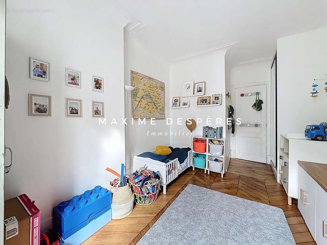 Appartement à NEUILLY-SUR-SEINE