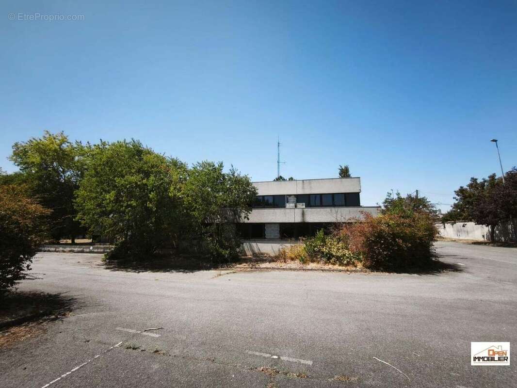 Appartement 700 m² à Cognac  - photo 2
