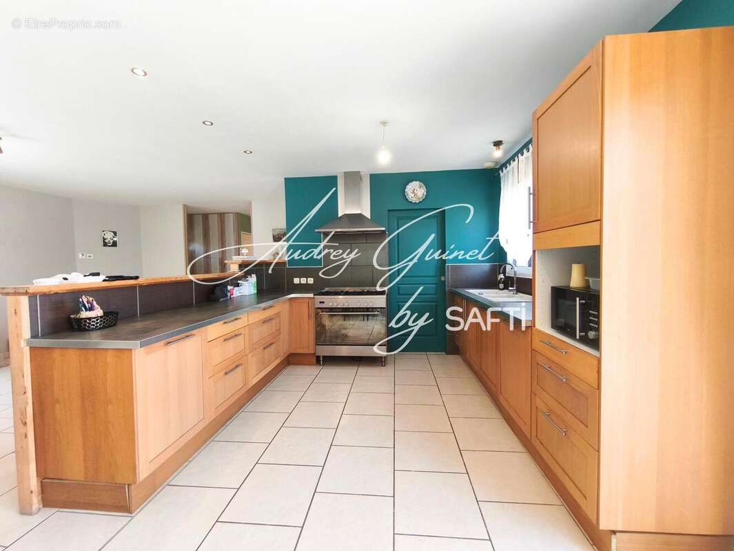 Maison 134 m² à Saint-Cyr  - photo 5
