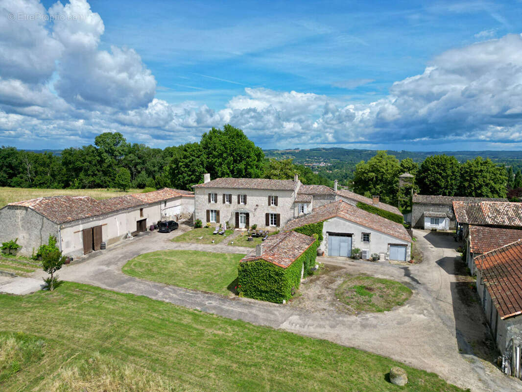 Domaine de charme et dépendances - photo 3
