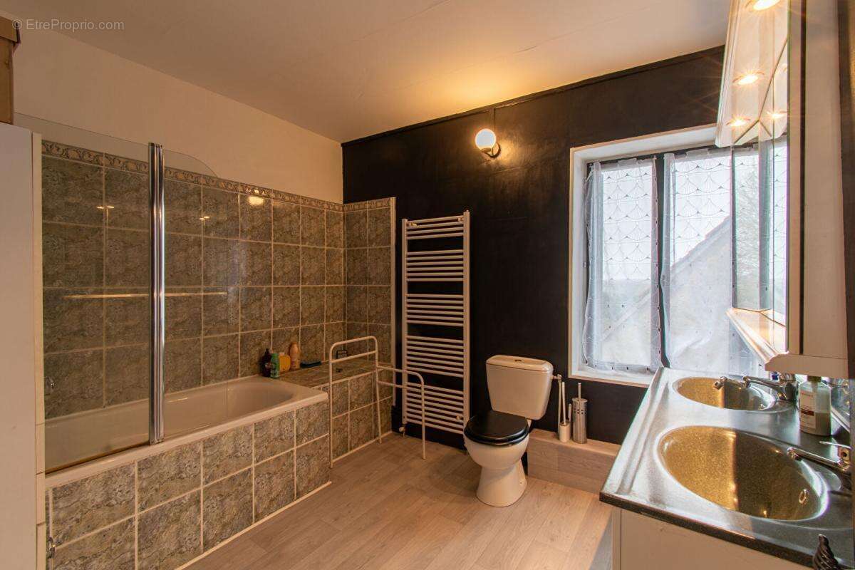 Maison à SAINT-GEORGES-SUR-LA-PREE