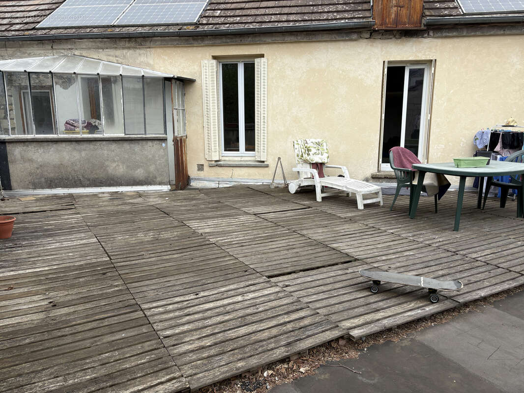 Appartement à VENEUX-LES-SABLONS