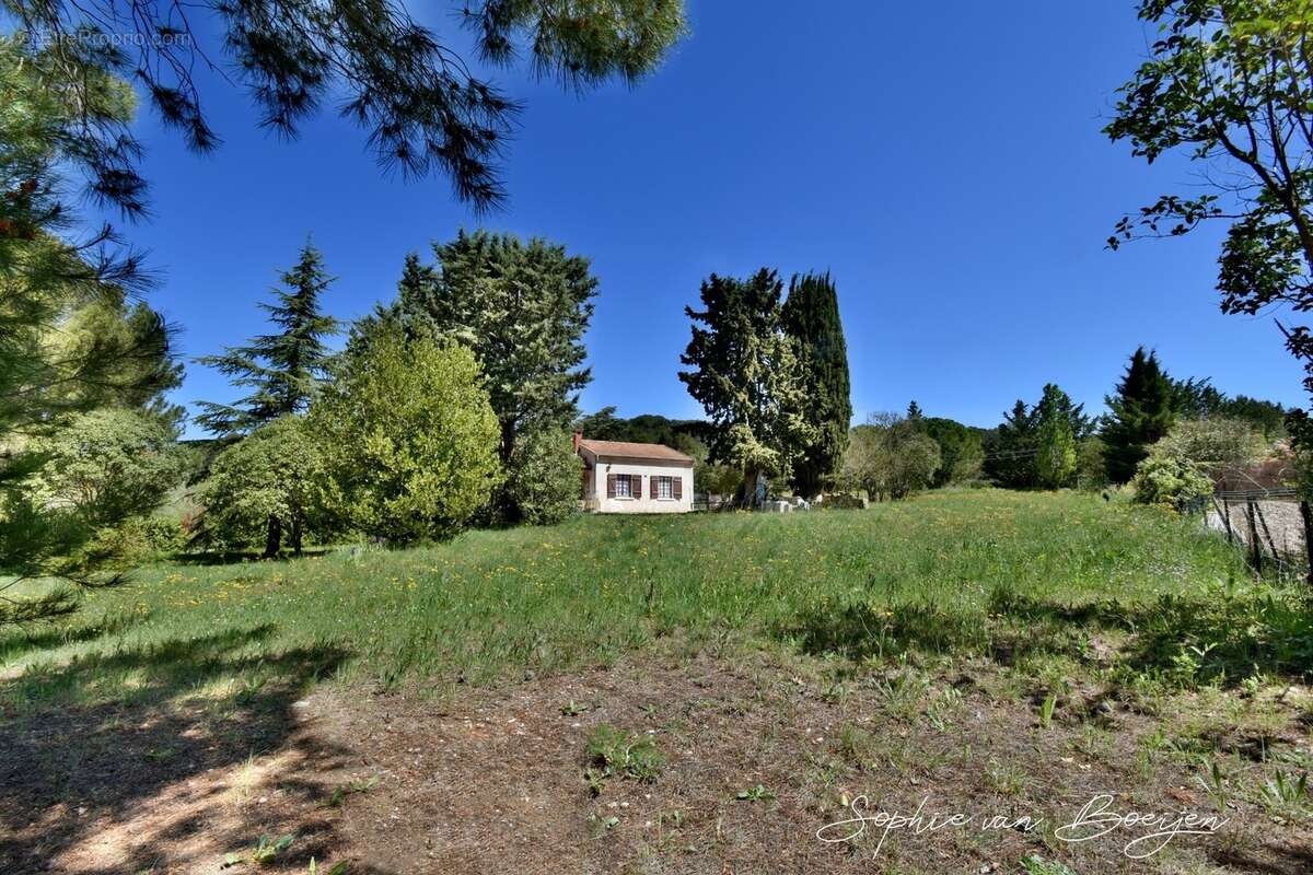 Terrain de 2 846 m² viabilisé à EGUILLES (13) – Vente en totalité ou par lot de 1 423 m² - photo 6