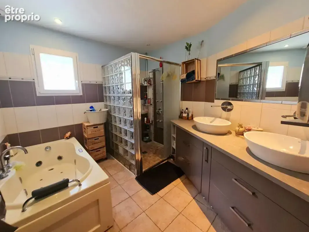 Alès - Maison  5 chambres avec Piscine sur 850 m2 de terrain - photo 10
