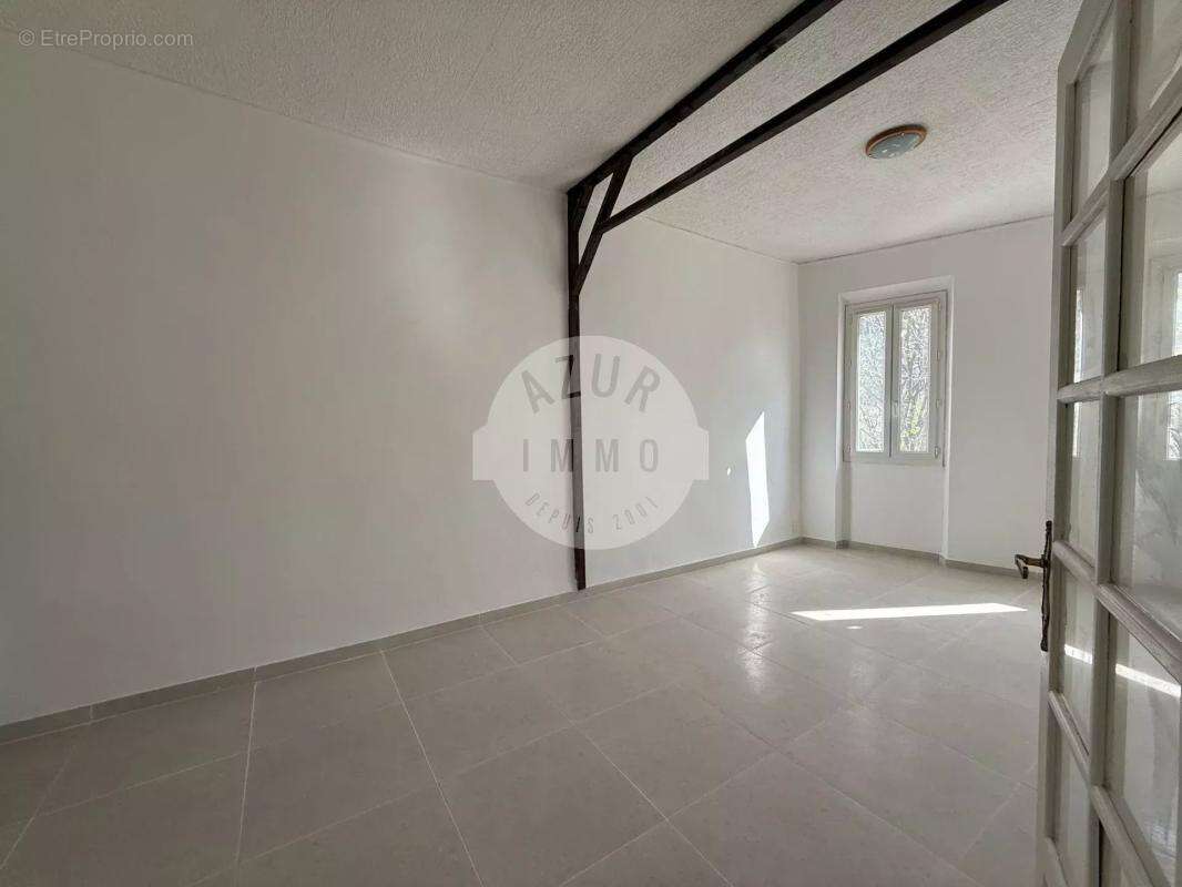 Appartement à ROQUEVAIRE