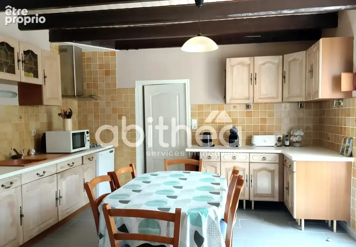 Maison d'habitation de 110 m2 au centre de ville de Roumazières - photo 2