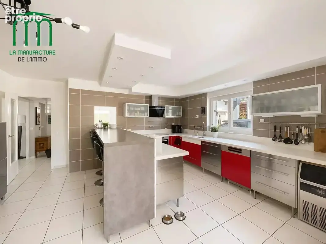 villa d'exception avec piscine et dépendances / saint-genest lerpt golf - photo 13